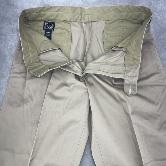 Jos A Bank Travelers Collection Mens 36x29 Chinos Khaki Pleated Cuffed Preppy - Picture 4 of 7